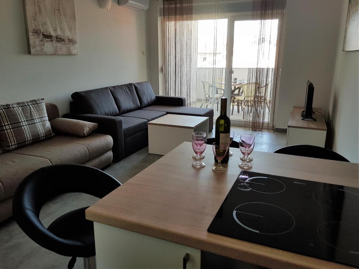 Summer Holiday Apartments Novalja Pokoj fotografie