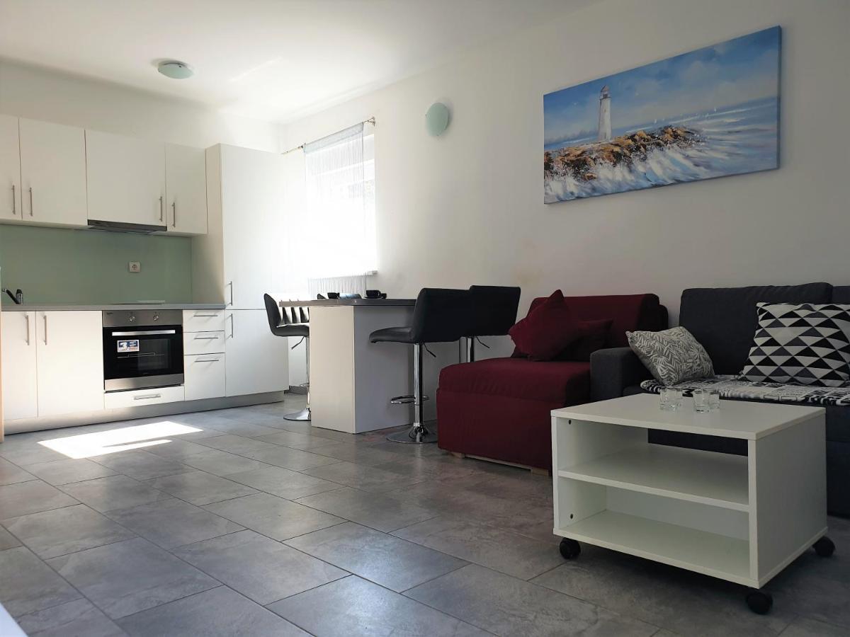 Summer Holiday Apartments Novalja Pokoj fotografie